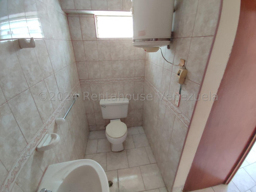 Amplio Y Muy Fresco Apartamento En Alquiler 24-17433