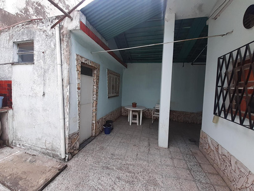 Casa A Reciclar En Venta - 2 Dorm - Parque Y Cochera - Lote Propio De 10 X 22 - Apto Credito