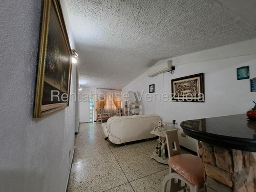 Jip 25-22651. Rent-a-house Vende Comoda Y Espaciosa Casa De 93 Mts2, Totalmente Remodelada Y Equipada, Cocina Concepto Abierto Con Tope De Granito, 3 Hab Y 2 Baños. Urb. Prados La Encrucijada, Cagua