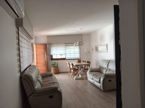 Casa En Malvin Sur , 2 Dormitorios, 2 Baños , Parrlillero. Todo A Nuevo B.p.s.al Dia Acepta Prestamo Bancario U$s 269.000 Se Escuchan Ofertas!!!!!!