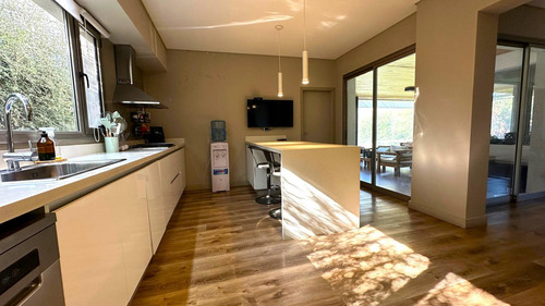 Venta/ Permuta Casa 4 Dormis Y Comodín En Funes Hills San Marino