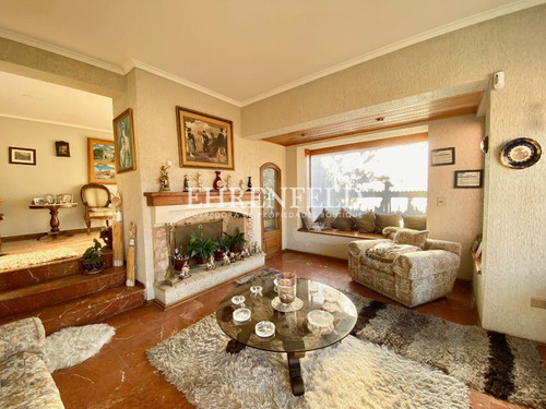 Recreo, Viña Del Mar. Casa De Amplios Espacios.