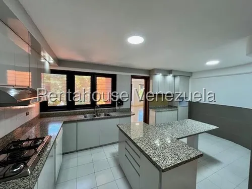Agp Elegante Y Espacioso Apartamento En Venta, Con Hermosa Vista Al Ávila En La Castellana 25-7972 Ys