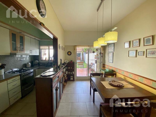 Encantador Dúplex De 3 Dormitorios Jardín Y Quincho Como A Estrenar!! - Olivos