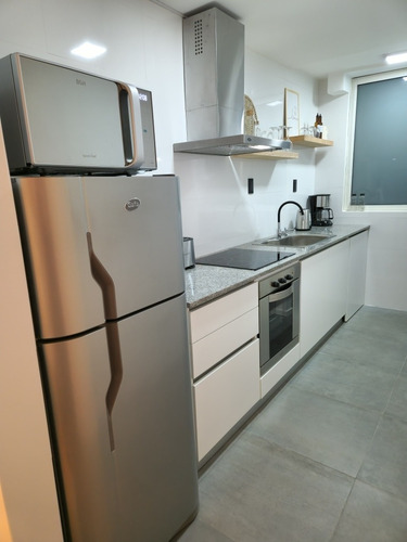 Caba. Departamento Impecable. Para Entendidos . Solo Para Para Alquiler Temporario. Recientemente Remodelado Completamente A Nuevo. 2 Ambientes A 1 Cuadra Del Obelisco Para 4 Personas