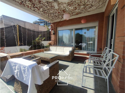 Casa En Venta De 7 Dorm. En Las Condes