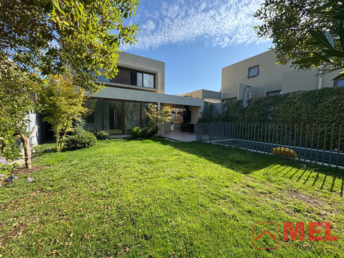 Casa En Arriendo De 3 Dorm. Mas Serv Piedra Roja En Chicureo