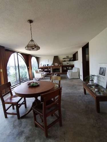 Casa Para Remodelar Con Amplios Espacios En Las Aguilas