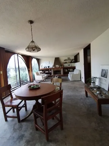 Casa Para Remodelar Con Amplios Espacios En Las Aguilas