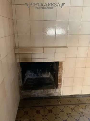 Casa En Alquiler, 3 Dormitorios, 1 Baño, Patio, Cochera. Cerro.