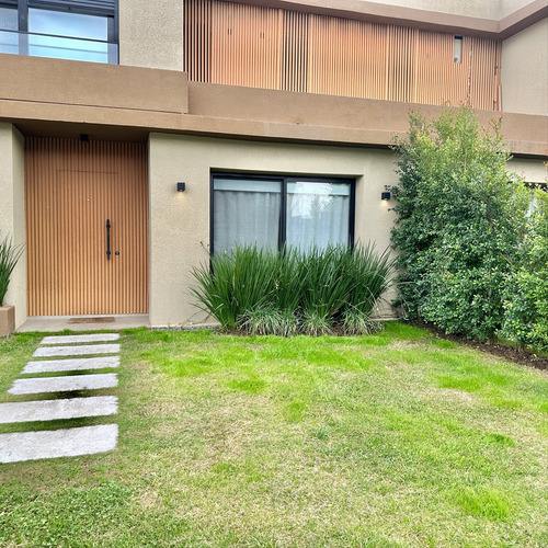 Venta Casa En Barrio Privado 3 Dormitorios Y Escritorio