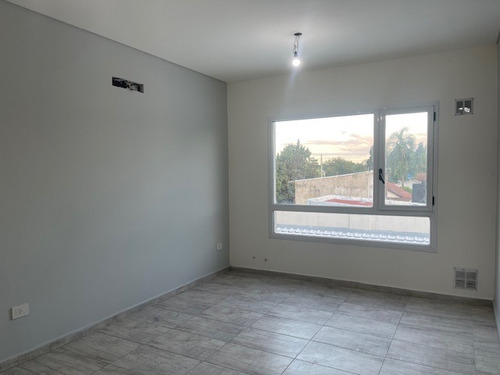 Alquiler De Departamento De Tres Ambientes En El Jaguel.