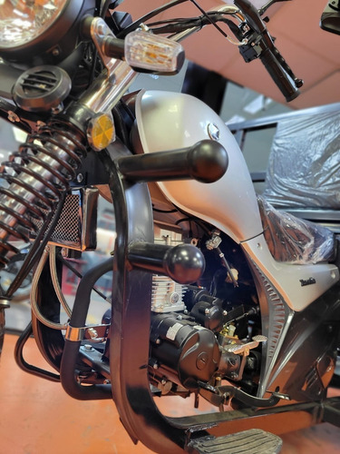 Imagen 2 de 7 de Zanella Tricargo Zmax 200 Okm Tamburrino Motos