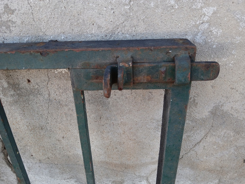Puerta Reja Adaptable A Reja P/ventana. C/pasador Gris (Usado)