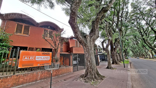 Casa  Con Pileta Para Reciclar En Venta En Barrio Parque Aguirre, Acassuso, San Isidro