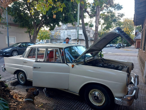 Mercedes Benz 220