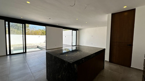 Casa En Venta En Privada Tamora, Conkal.