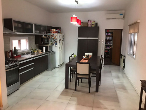 Imagen 5 de 19 de Casa Céntrica En Dr. Muñiz 332