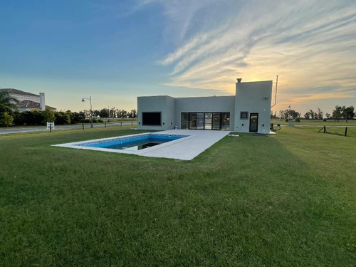Casa En Venta En Area 60