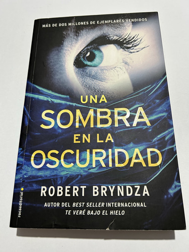 Libro Una Sombra En La Oscuridad - Bryndza - Grande