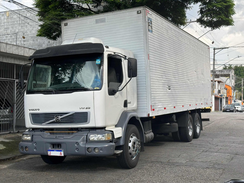 Volvo Vm 23-240 Baú 8.20m Plataforma Hidráulica- Motor Feito