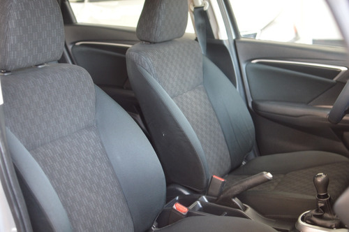 Imagen 6 de 10 de Honda Fit Cool 2016