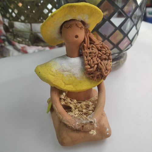 Muñeca Artesanal Vestido Amarillo