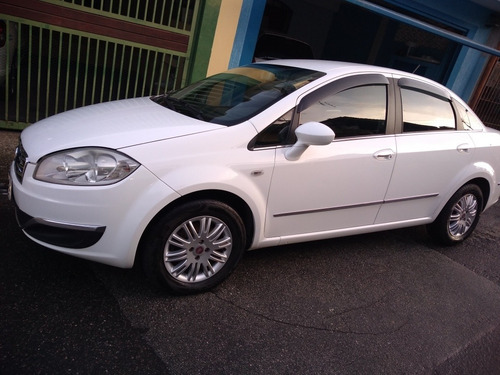 Fiat Linea 2015 1.8 16v Essence Flex 4p