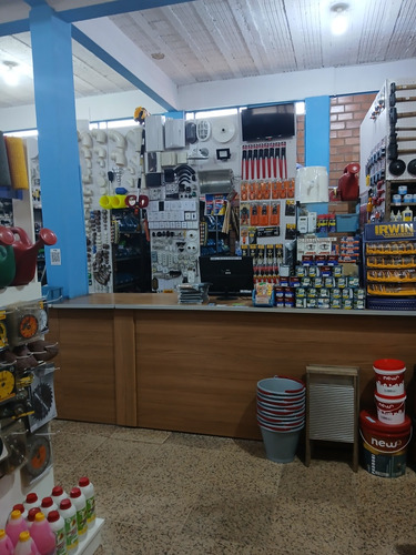 Vendo Uma Ferragem, Parafusos, Elétrica,hidráulica Tintas +