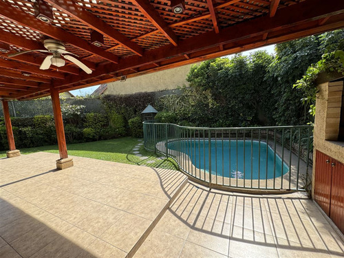 Casa En Arriendo De 5 Dorm. En Huechuraba