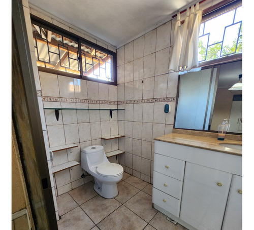 Se Vende Amplia Casa 4d/3b En Villa Santa Elena, Macul