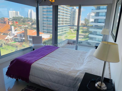 Apartamento En Venta En Icon Brava Tower, Punta Del Este.