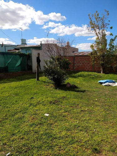 Imagen 2 de 19 de 7 Bis Entre 471 Y 472 - Lote Con Casa A Reciclar En Venta - Savoia, City Bell