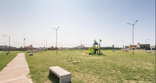 Terreno De 650 M2 En Funes Norte A La Venta.