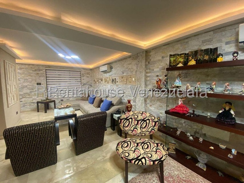 ¡bienvenido A Tu Hogar Ideal! Esta Impresionante Casa De Lujo Esta Ubicada En La Codiciada Zona Norte De La Ciudad, Donde Disfrutaras De La Comodidad De Tener Comercios, Colegios Y Facil Acceso