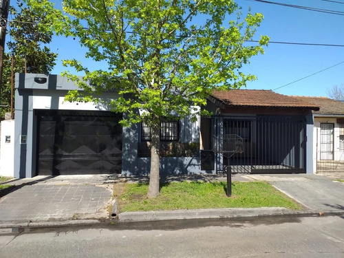 Casa Con Diseño Moderno En Ituzaingo Norte