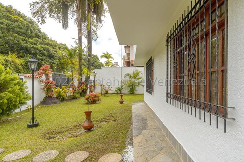 Exclusiva Casa En Venta Ubicada En Los Naranjos Del Cafetal 25-17320