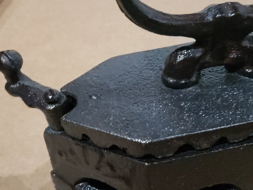 Antigo Ferro De Passar Roupas À Brasa - Modelo Raro (Usado)
