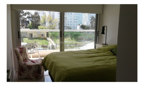 Apartamento De 3 Dormitorios En Venta En Icon Brava Tower, Punta Del Este.
