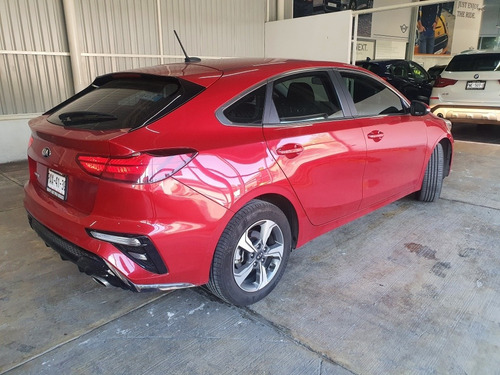 Imagen 6 de 14 de Kia Forte 2021 2.0 Hb Ex Mt