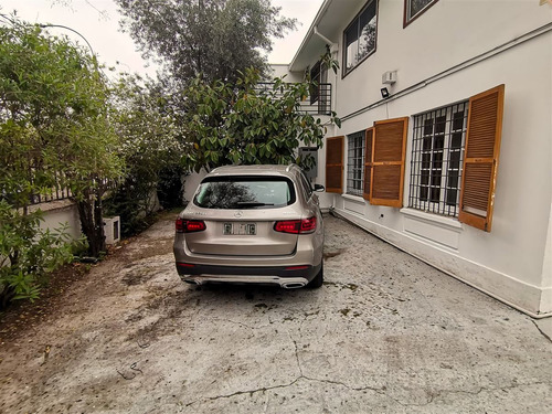 Casa En Arriendo De 7 Dorm. En Providencia