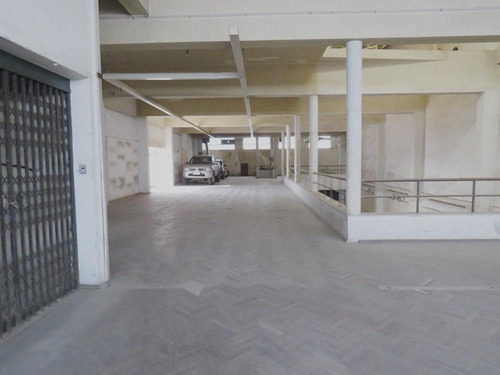 Tres Padrones: Parking, Local Y Apartamento