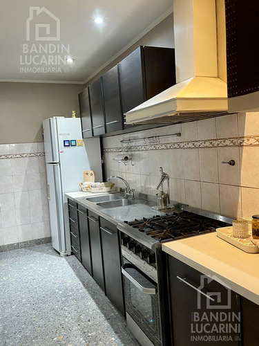 Casa En Berazategui En Venta Mas Casa Al Fondo. Toma Depto En Parte De Pago. Sobre Avenida Mitre.