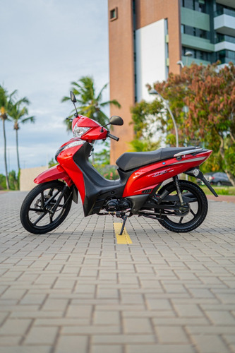 A Jet 125ss 2025 Preta Com O Banco Marrom.