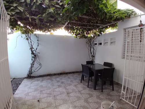 Imagen 3 de 14 de Alquilo Acogedora Casa En Los Cacicazgos 4 Habitaciones