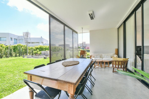 Imagen 12 de 30 de Casa De 3 Dormitorios En Venta Con Piscina Barrio Cerrado San Sebastián Funes
