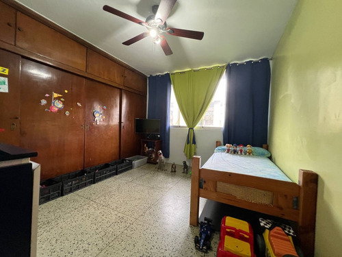 Venta De Apartamento En La Avenida Andrés Bello