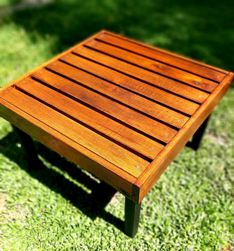 Mesa De Jardín .   Hierro Y Madera.