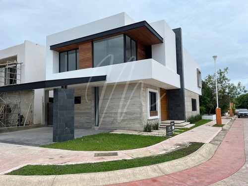 Casa En Venta En Cancun, Lagos Del Sol