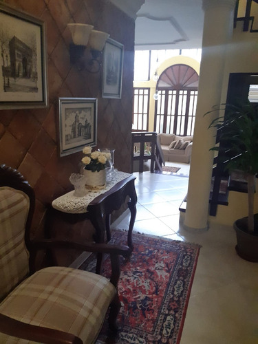 Casa En Santiago Con Diseño Moderno Y Acabados De Alta Calidad
